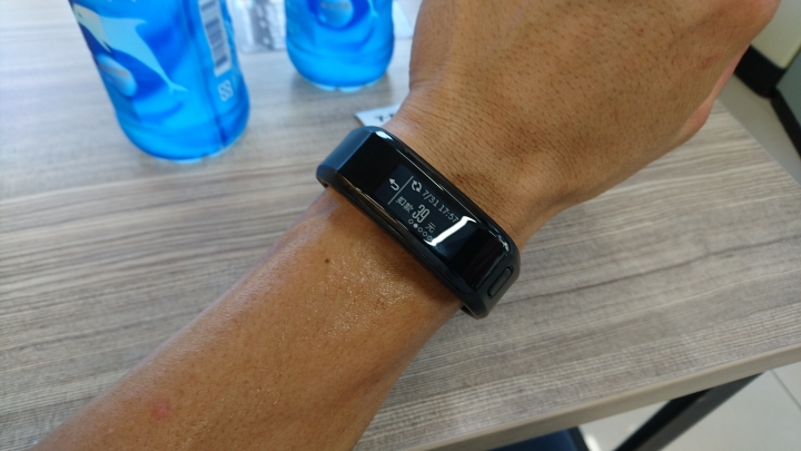 【試用】完美融入"心"生活 | Garmin vívosmart® HR(一卡通版)