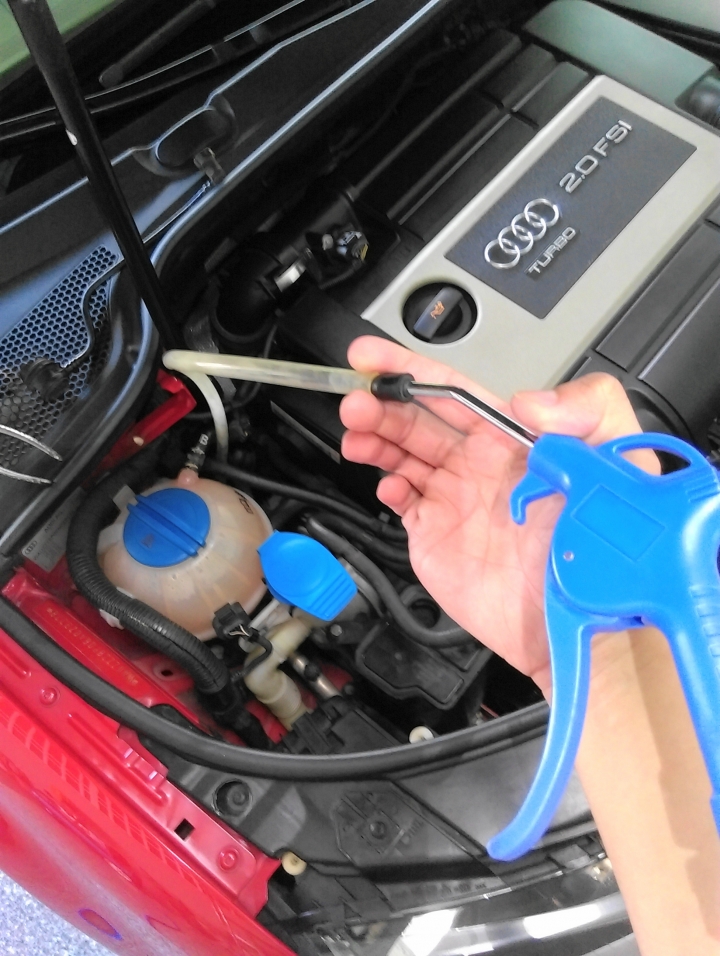 AUDI A3 8P 2.0T 加油一直跳槍,DIY 排除 EVAP 管路阻塞