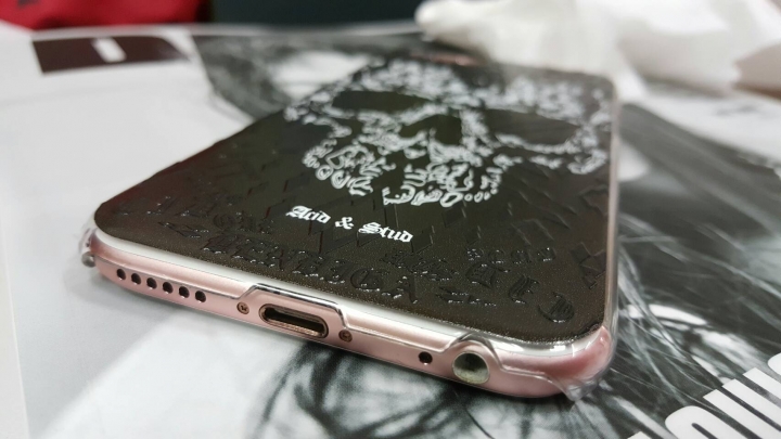 手機殼開箱-恐怖月應景一下骷髏頭