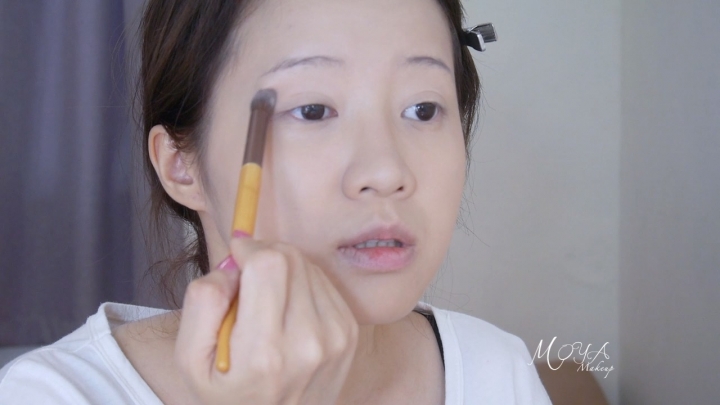 IU風無辜垂眼清雅妝