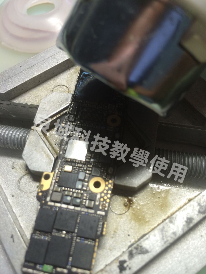 I Phone 5S 五馬分屍(不專業維修分享)