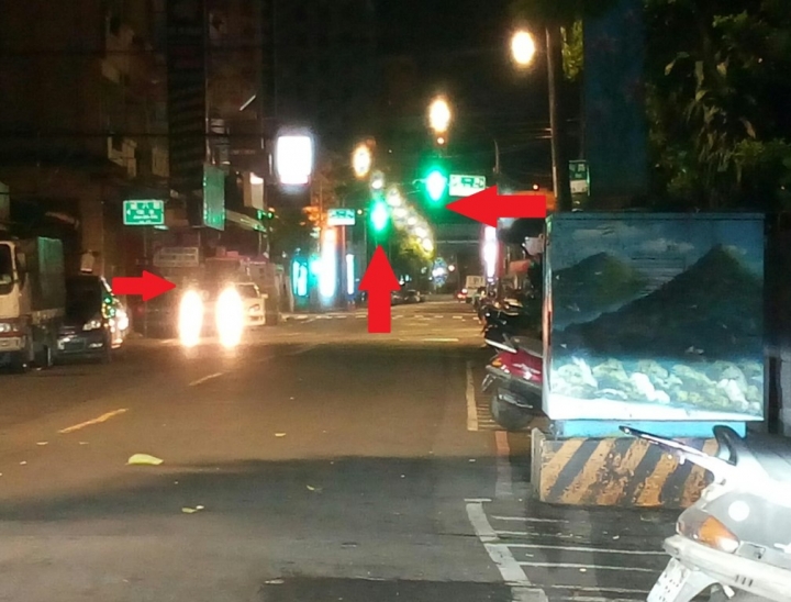 隔熱紙用兩年出現問題, 燈光出現光暈