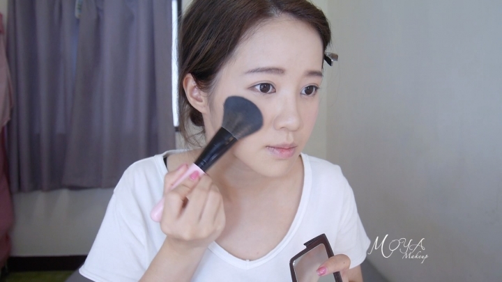 IU風無辜垂眼清雅妝