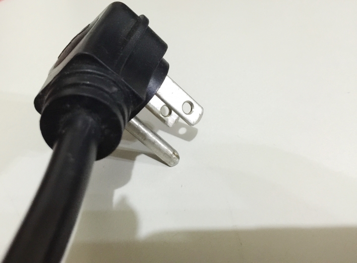 停電 跳電的救星 APC Back-UPS Pro 1000 在線互動式UPS