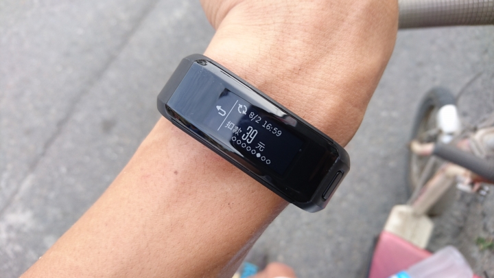 【試用】完美融入"心"生活 | Garmin vívosmart® HR(一卡通版)