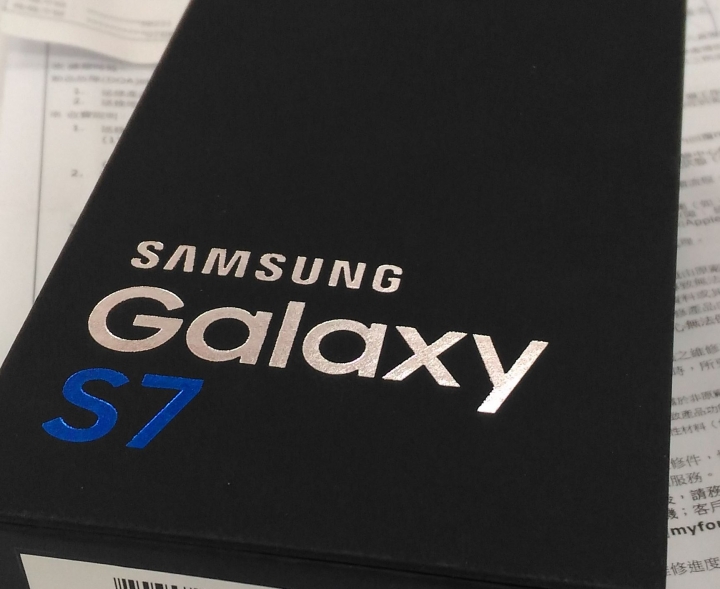 S7 主鏡頭拍照出現倒影,這樣是正常的嗎?