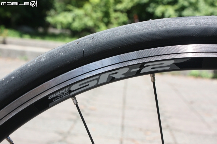 2017 GIANT Contend 1 黑/白 開箱分享