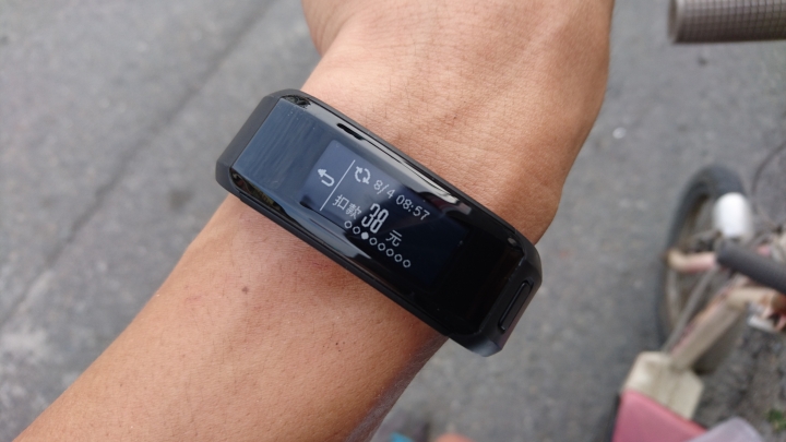 【試用】完美融入"心"生活 | Garmin vívosmart® HR(一卡通版)