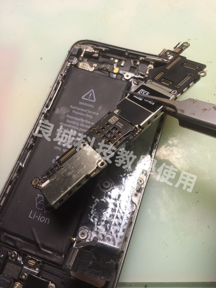 I Phone 5S 五馬分屍(不專業維修分享)