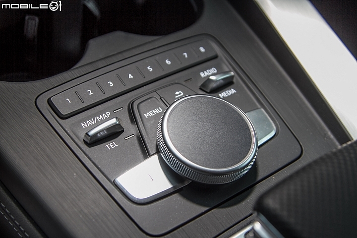 盡顯成熟魅力 Audi A4 45 TFSI quattro