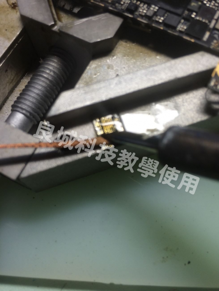 I Phone 5S 五馬分屍(不專業維修分享)