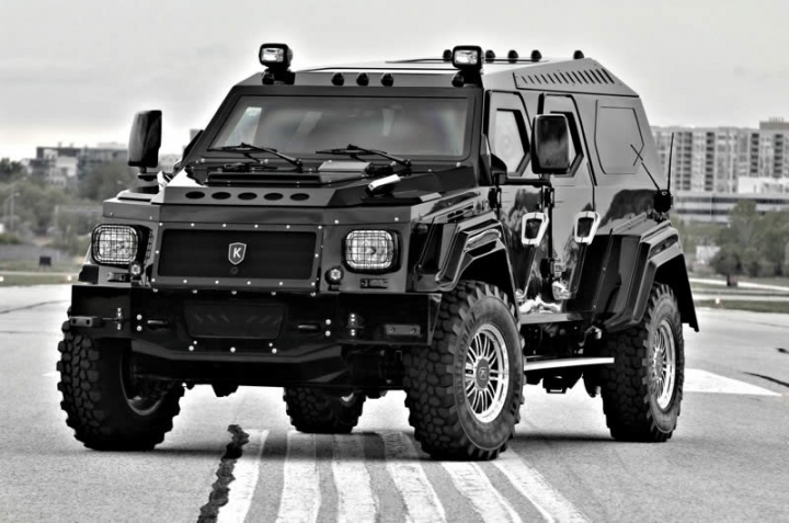世界上防護性能最強大的智慧型手機? Conquest S8 !
