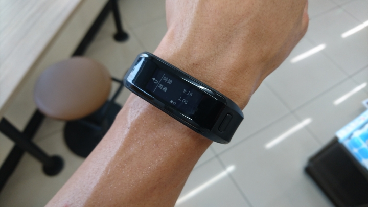 【試用】完美融入"心"生活 | Garmin vívosmart® HR(一卡通版)
