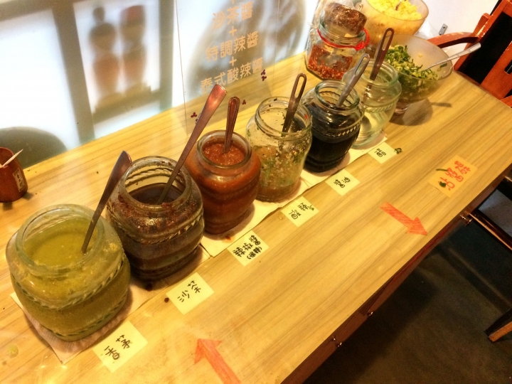【美食。食記】彰化 彰化市 新店巧味,氣氛典雅 普吉島香茅園 鍋物 火鍋 充滿泰式風情的幽雅空間