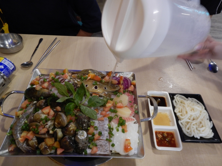 新竹韓式料理~哇~巨無霸海鮮盆