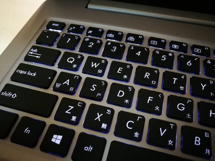 Asus UX510UX 人生第一台筆電 小開箱