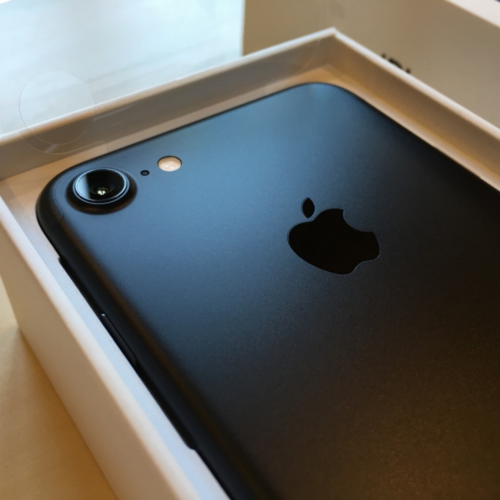 【開箱】iPhone 7 黑色 + 原廠馬鞍棕皮套