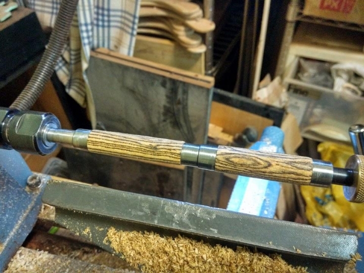《自己的鋼筆自己做》使用車床