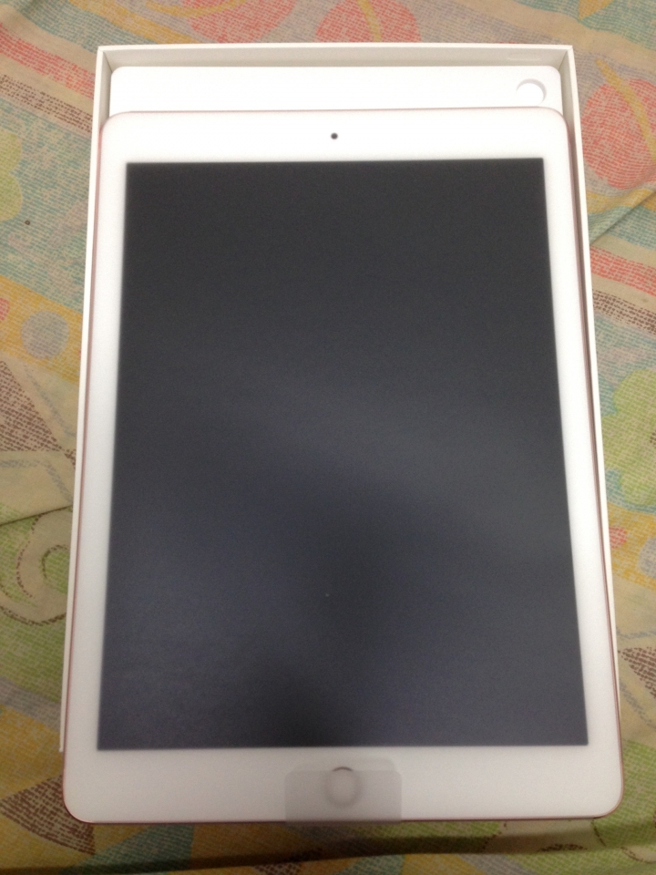 出貨速度快的 iPad Pro 9.7 128G 玫瑰金(簡易開箱文,更新加保護殼)