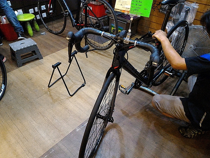 我的第一台公路車 2017 GIANT DEFY ADVANCED 1 首發 >