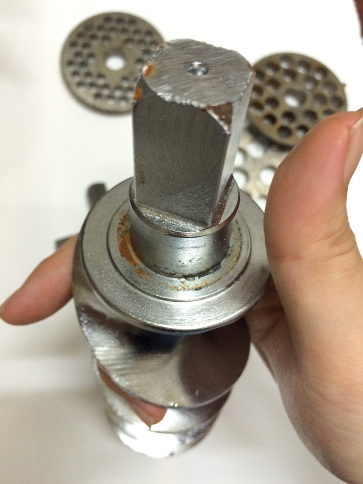 求救!!金砧絞肉機使用一天竟然出現鏽