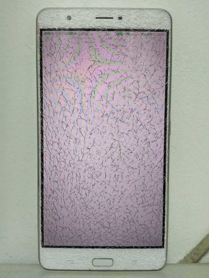 手滑後螢幕充滿異樣美感,華碩已更換新機