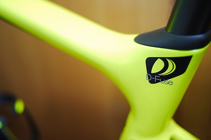 我的第一台公路車 2017 GIANT DEFY ADVANCED 1 首發 >
