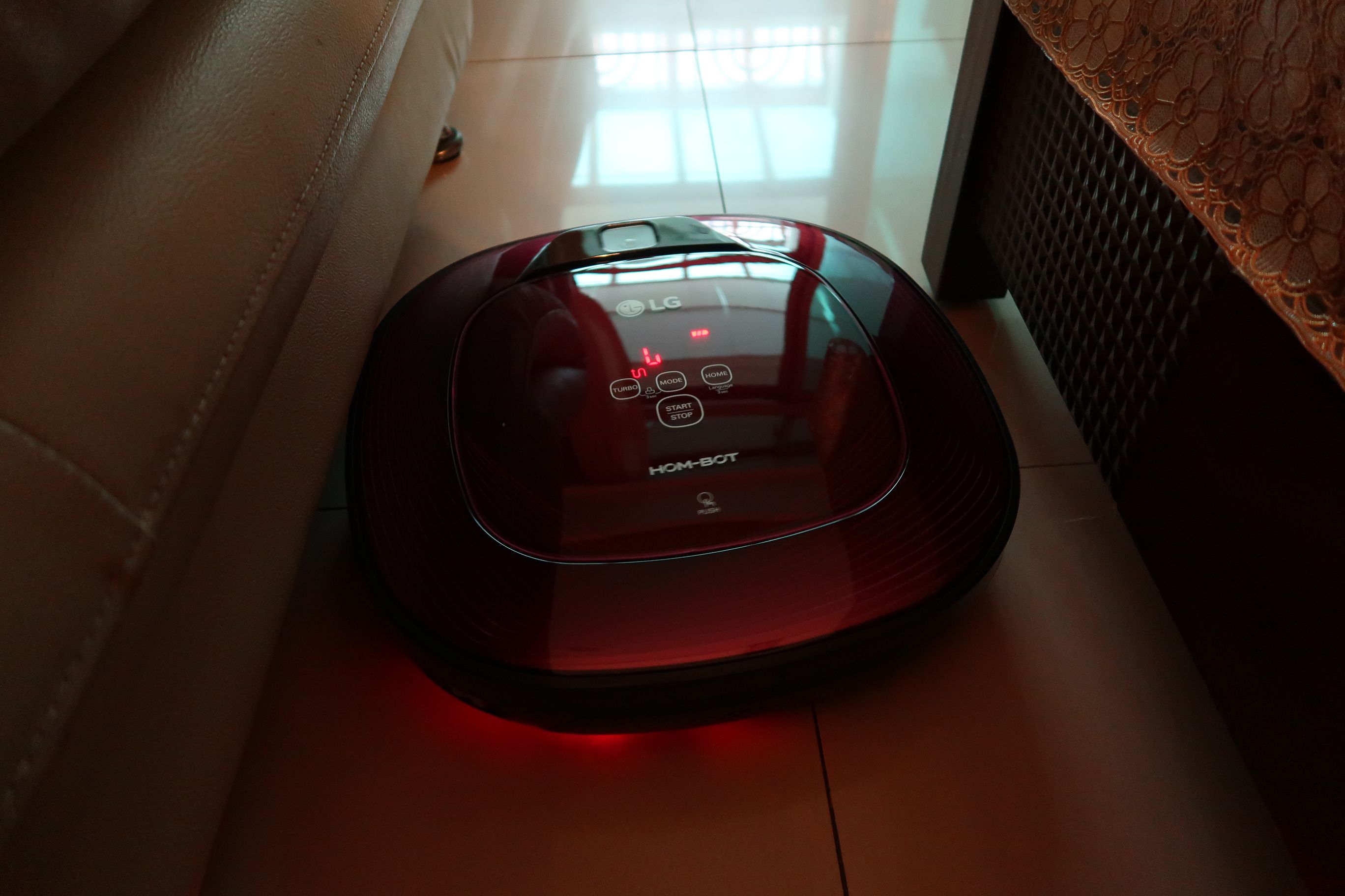 掃地機器人 Panasonic RULO \ Neato Botvac D75 \ LG HOM-BOT VR64701LVM 使用心得