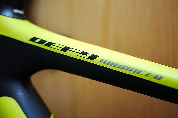 我的第一台公路車 2017 GIANT DEFY ADVANCED 1 首發 >