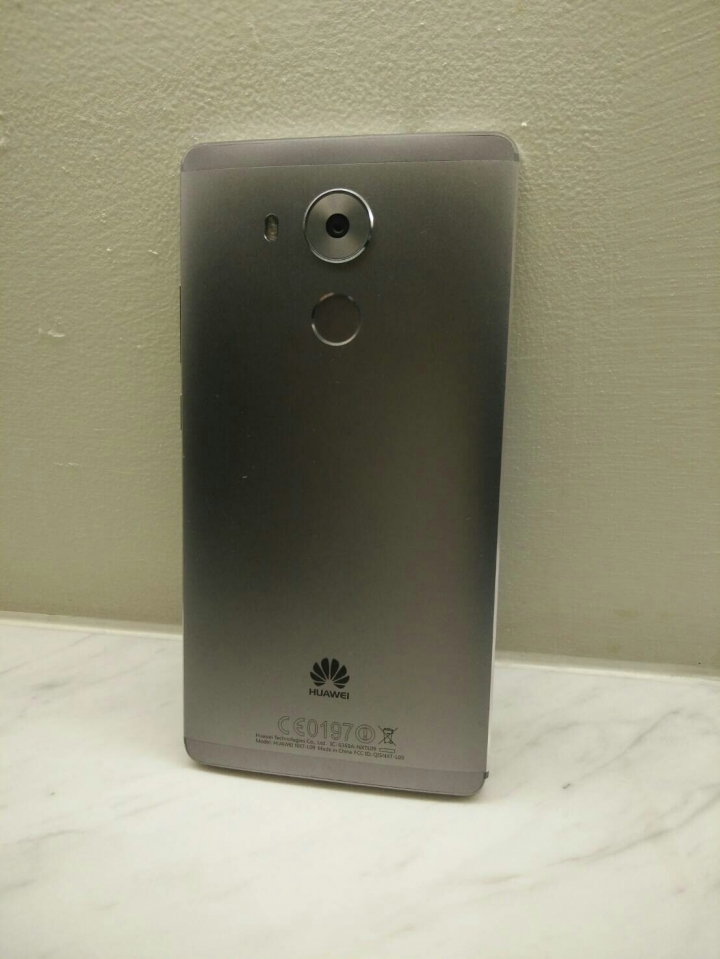 Mate8 蝙蝠俠特仕版 開箱!