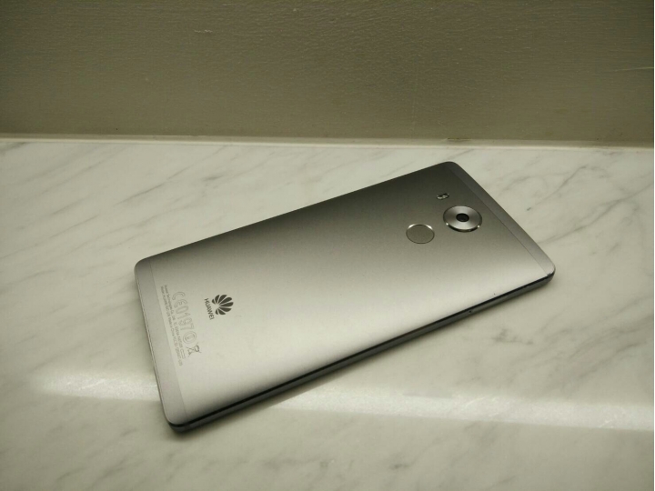 Mate8 蝙蝠俠特仕版 開箱!