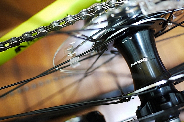 我的第一台公路車 2017 GIANT DEFY ADVANCED 1 首發 >