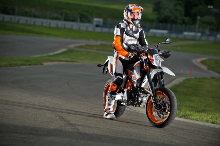 RC 390 YR FACTORY 降低三角台