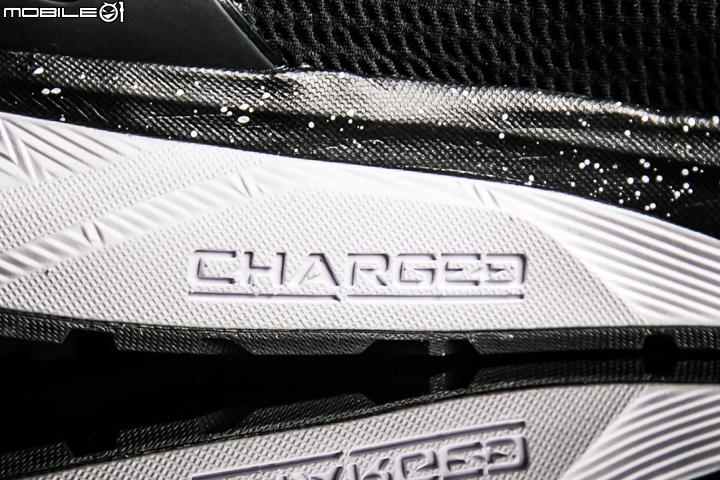 性能兼備 UNDER ARMOUR Charged Bandit 2