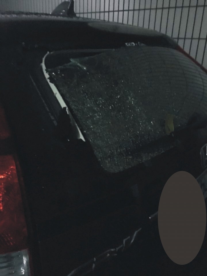 隔壁家的籃子被風吹下來打破我的車後擋玻璃告的了他嗎