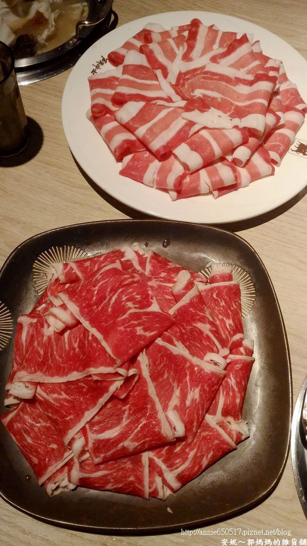 (((高雄食記)))楠梓區鬥牛士二鍋個人壽喜燒涮涮鍋吃到飽,高雄大學學區,壽星有優惠,學生族群最愛