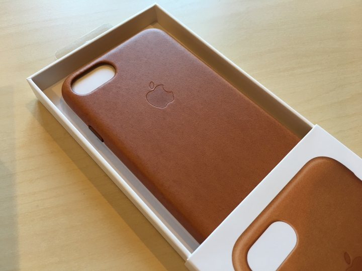 【開箱】iPhone 7 黑色 + 原廠馬鞍棕皮套