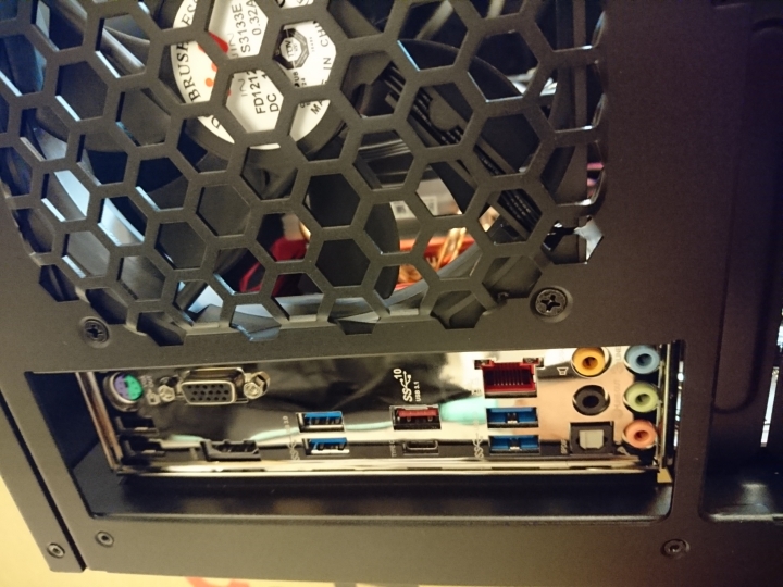 讓機殼像宇宙般無限延伸 In Win 805 infinity 不專業開箱