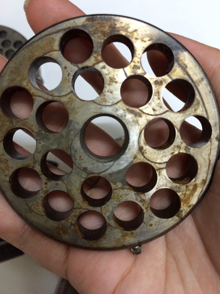 求救!!金砧絞肉機使用一天竟然出現鏽