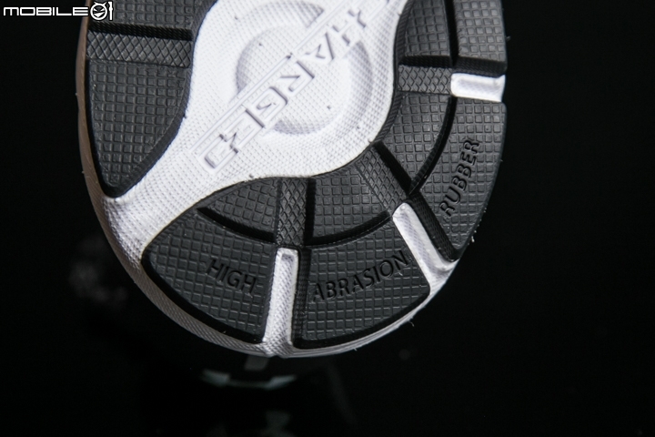 性能兼備 UNDER ARMOUR Charged Bandit 2