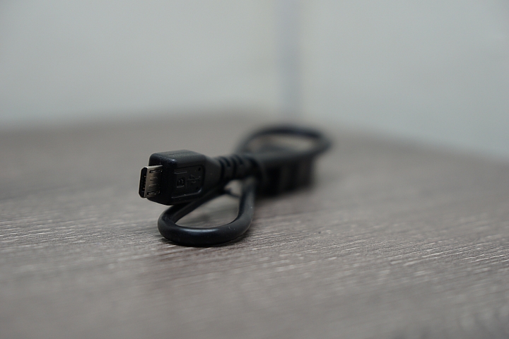 「開箱」Plantronics BackBeat GO3 精裝版藍牙耳機 單寧藍