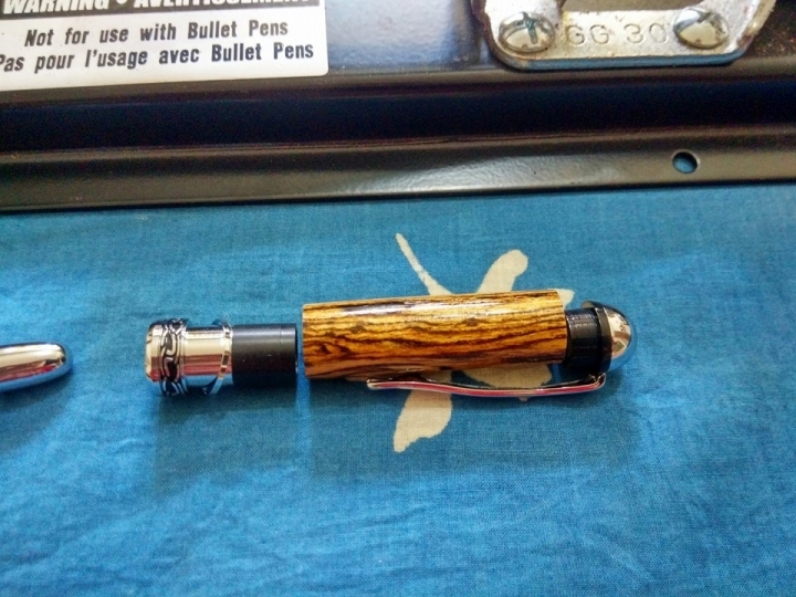 《自己的鋼筆自己做》使用車床