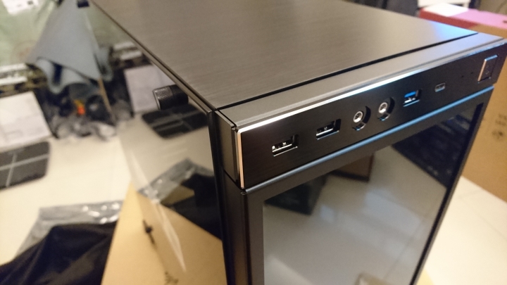 讓機殼像宇宙般無限延伸 In Win 805 infinity 不專業開箱