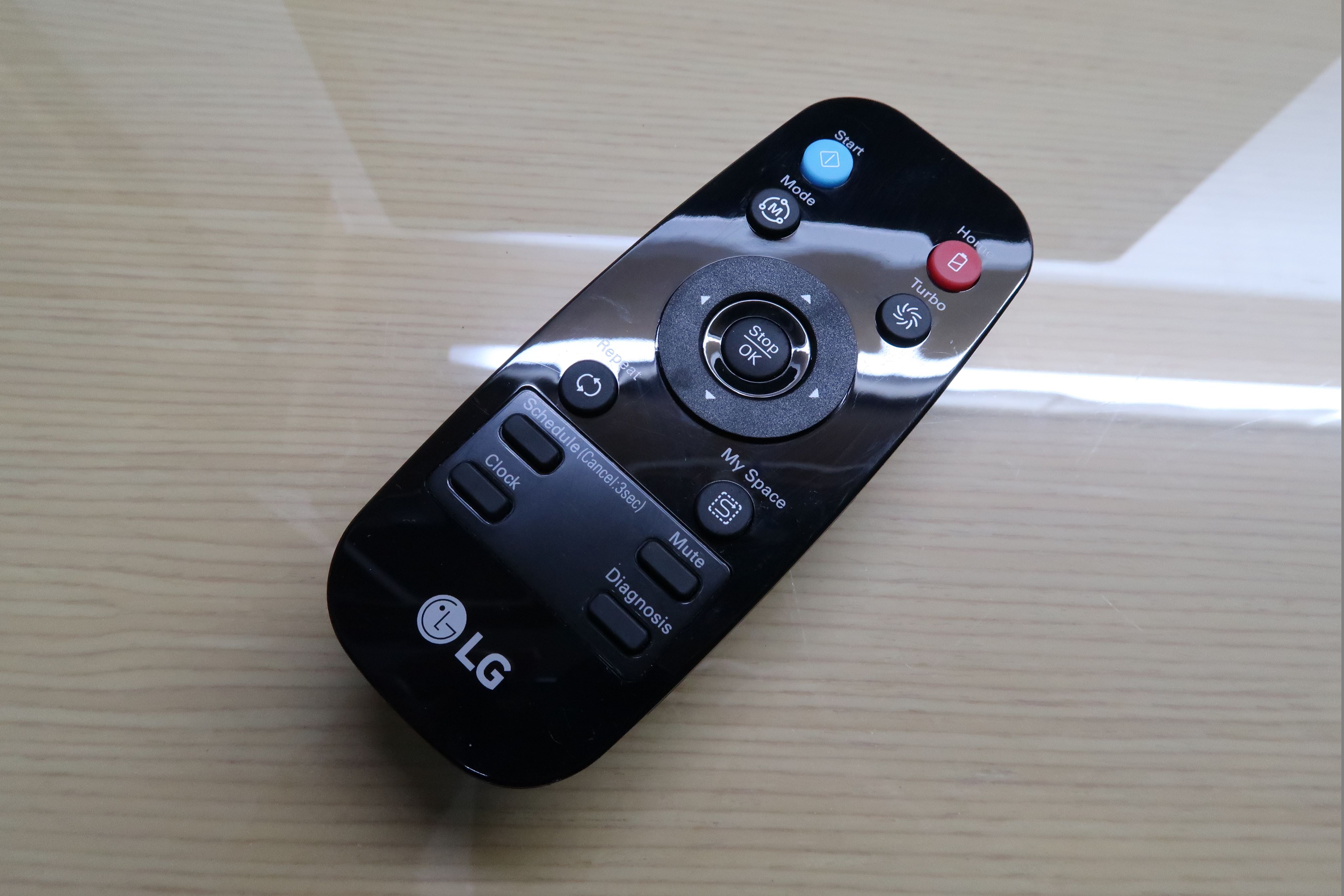 掃地機器人 Panasonic RULO \ Neato Botvac D75 \ LG HOM-BOT VR64701LVM 使用心得