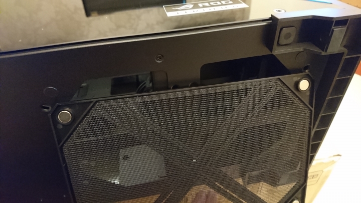 讓機殼像宇宙般無限延伸 In Win 805 infinity 不專業開箱
