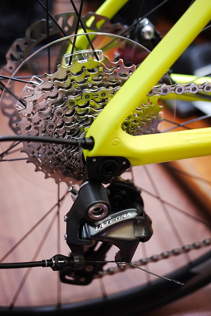 我的第一台公路車 2017 GIANT DEFY ADVANCED 1 首發 >
