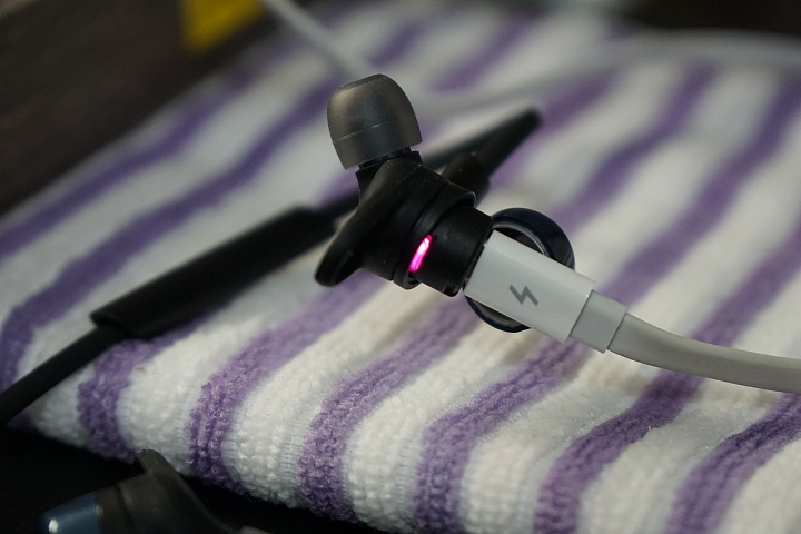 「開箱」Plantronics BackBeat GO3 精裝版藍牙耳機 單寧藍