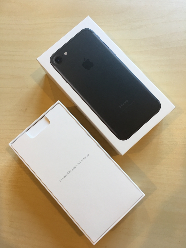 【開箱】iPhone 7 黑色 + 原廠馬鞍棕皮套