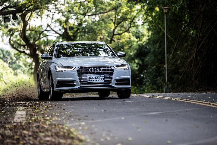 低調的暴力美學-AUDI S6 Avant 開箱分享
