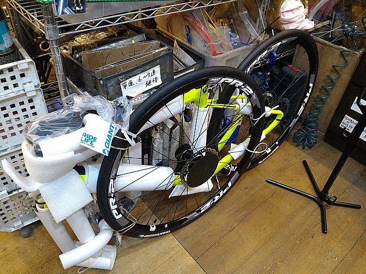 我的第一台公路車 2017 GIANT DEFY ADVANCED 1 首發 >
